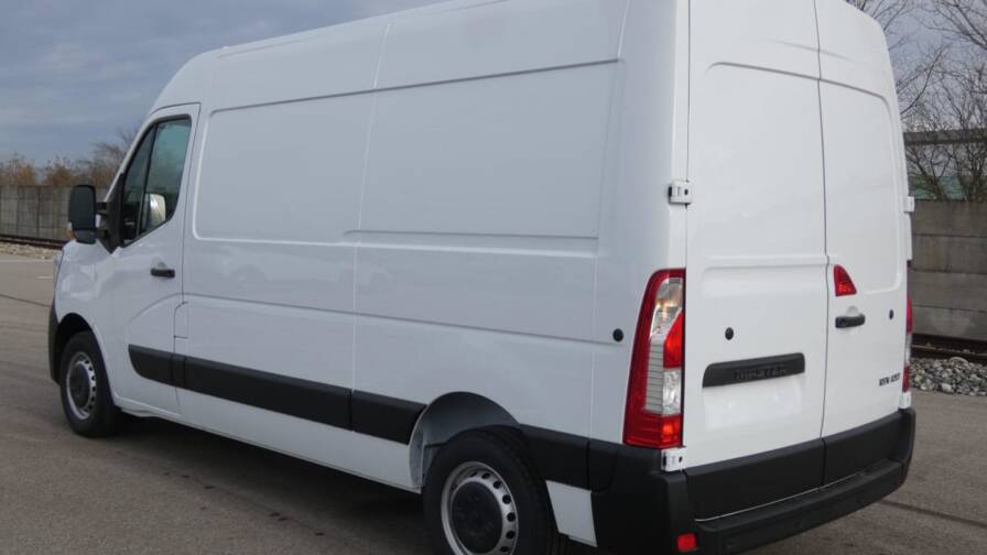 Mandataire Automobile neuf, recherche de Renault Master-fourgon-trac-f3500-l2h2-blue-dci-150-confort - E-Motors