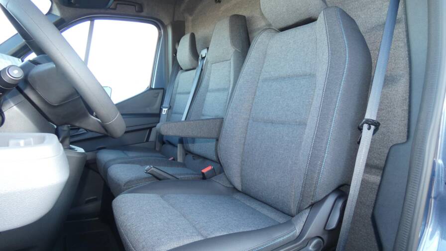 Mandataire Automobile neuf, recherche de Renault Master-fourgon-nouveau-trac-3t5-l2h2-blue-dci-170-extra - E-Motors