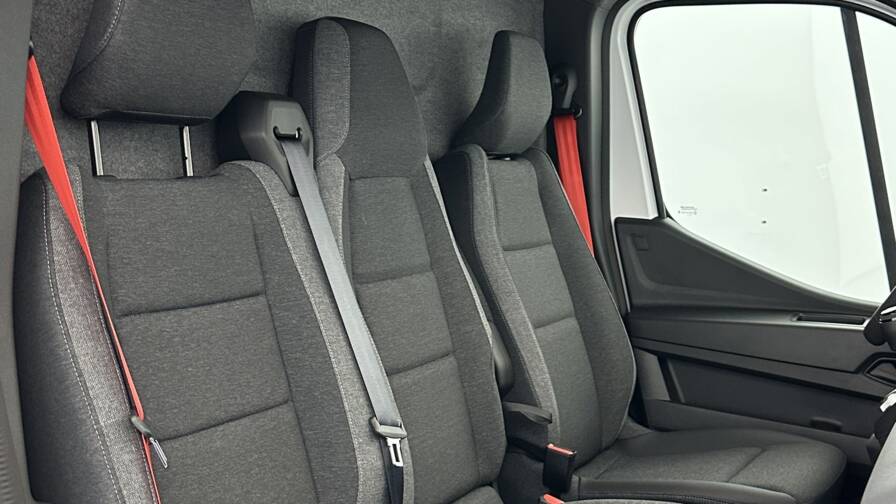 Mandataire Automobile neuf, recherche de Renault Master-l2h2-3t5-2-0-dci-150ch-red-edition - E-Motors