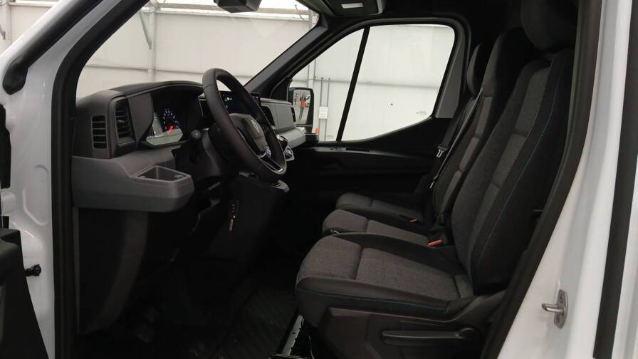 Mandataire Automobile occasion, recherche de Renault Master-fgn-trac-3t5-l2h2-blue-dci-130-extra - E-Motors