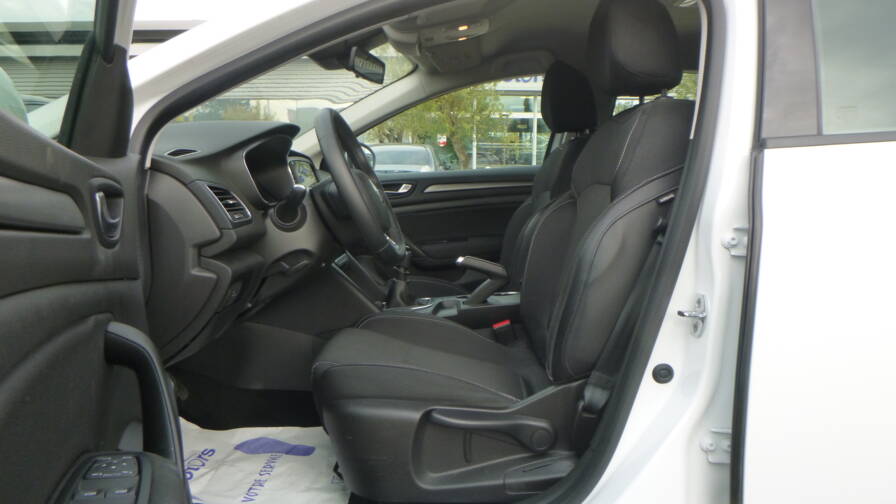 Mandataire Automobile occasion, recherche de Renault Megane-iv-berline-blue-dci-115-techno - E-Motors