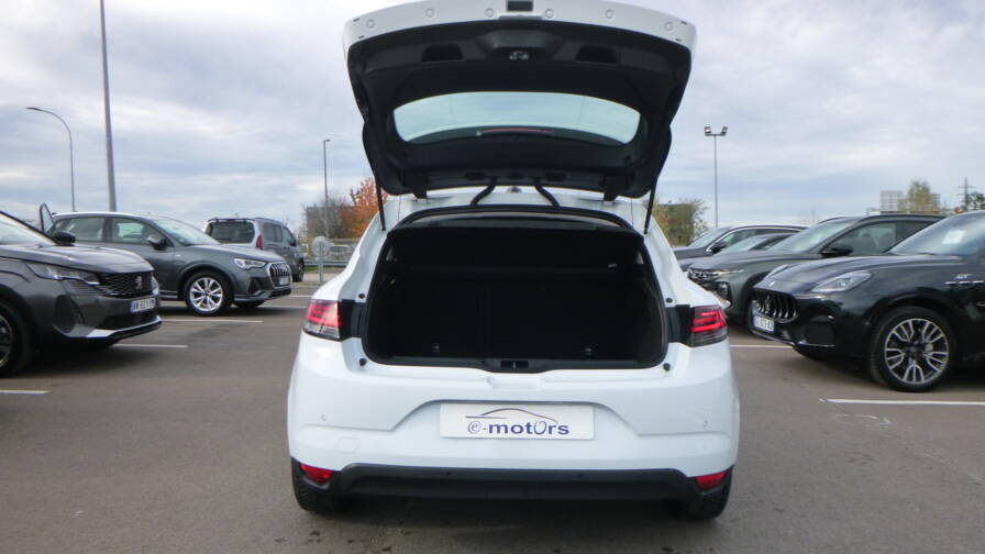 Mandataire Automobile occasion, recherche de Renault Megane-iv-berline-blue-dci-115-techno - E-Motors