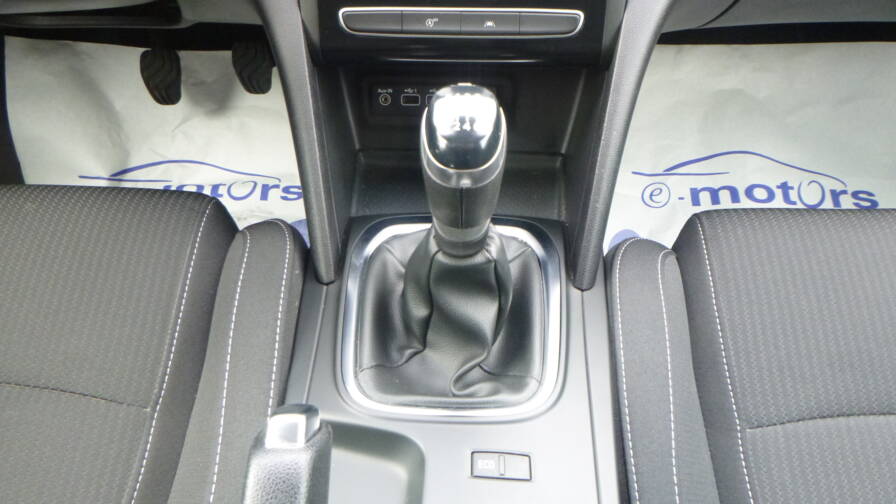 Mandataire Automobile occasion, recherche de Renault Megane-iv-berline-blue-dci-115-techno - E-Motors