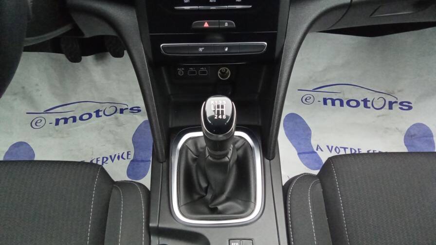 Mandataire Automobile occasion, recherche de Renault Megane-iv-berline-blue-dci-115-zen-gps-pdc-ar-av - E-Motors