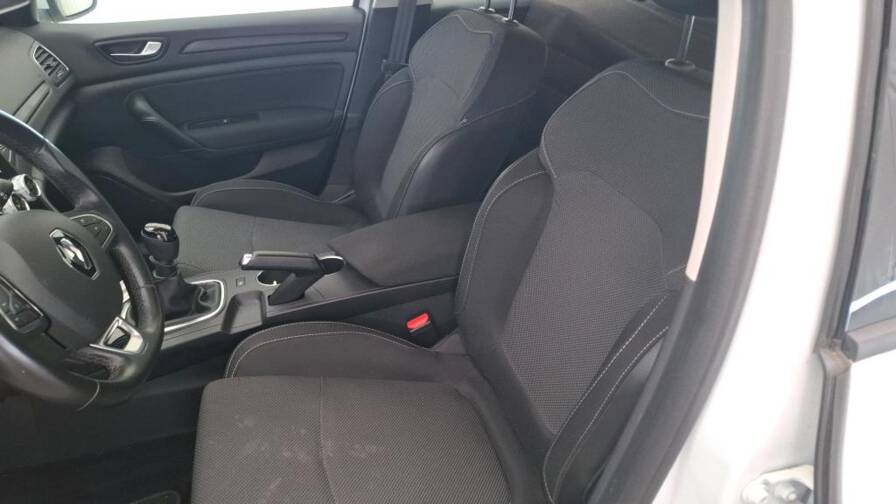 Mandataire Automobile occasion, recherche de Renault Megane-iv-blue-dci-115-zen-2pl-plus-aide-au-stationnement-arri-re - E-Motors