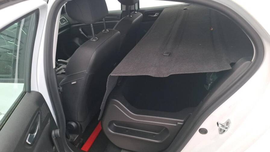 Mandataire Automobile occasion, recherche de Renault Megane-iv-blue-dci-115-zen-2pl-plus-aide-au-stationnement-arri-re - E-Motors