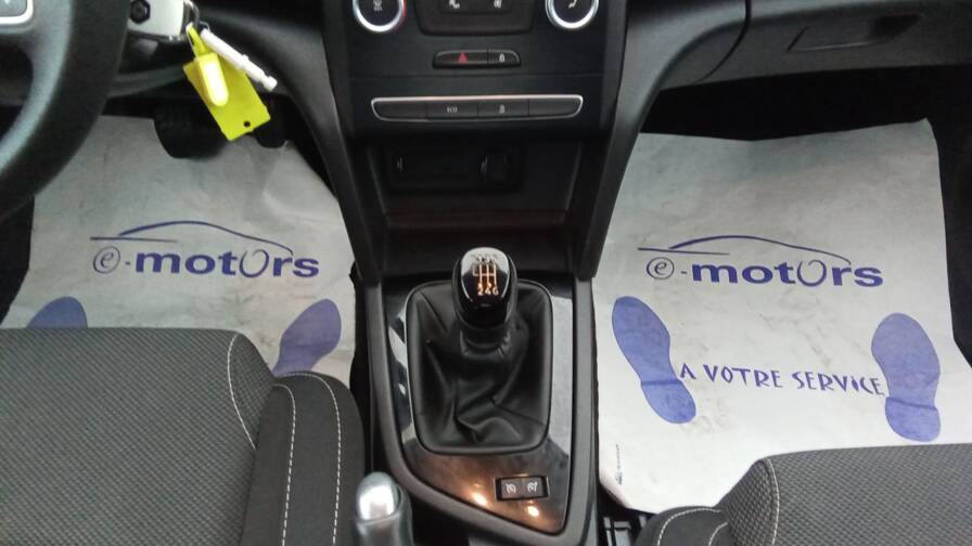 Mandataire Automobile occasion, recherche de Renault Megane-iv-societe-blue-dci-95-air-2pl - E-Motors