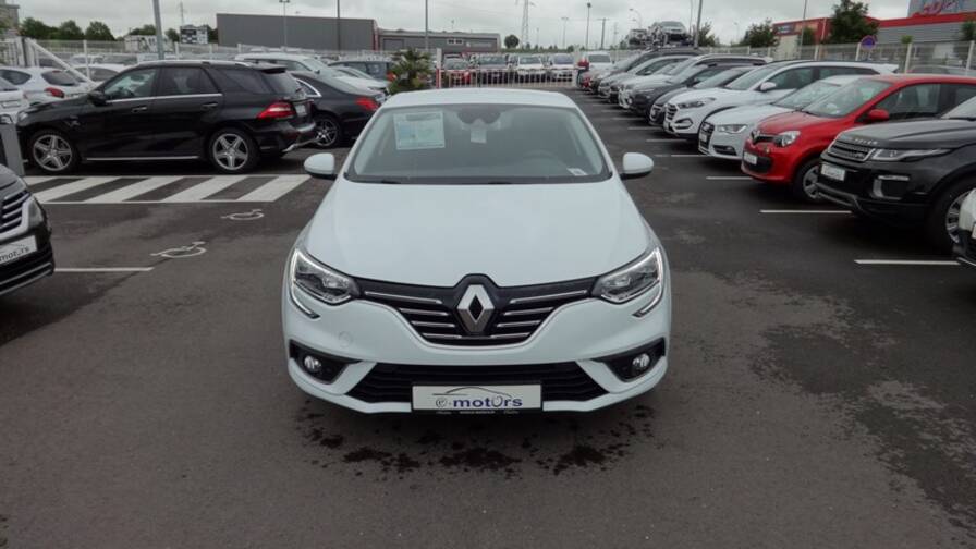 Avis-mandataire-auto-Emotors-Renault-Megane-iv-berline-M-gane-iv-berline-intens-tce-130-energy-plus-park-assist.