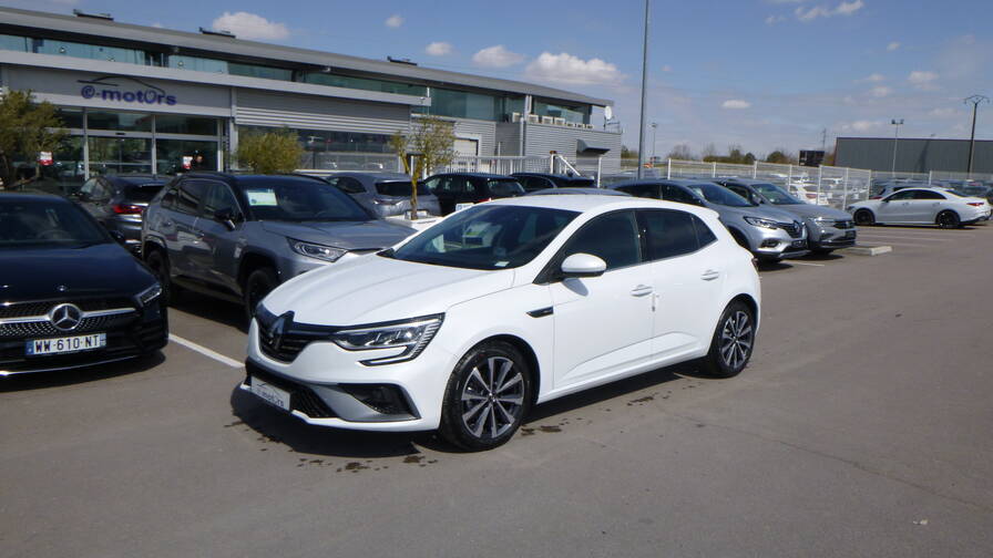Avis-mandataire-auto-Emotors-Renault-Megane-berline-M-gane-iv-berline-r-s-line-tce-140-plus-affichage-t-te-haute.