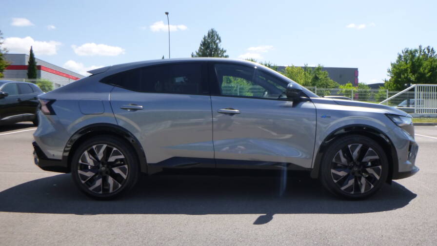 Mandataire Automobile neuf, recherche de Renault Rafale-hyper-hybrid-e-tech-4x4-300-esprit-alpine - E-Motors