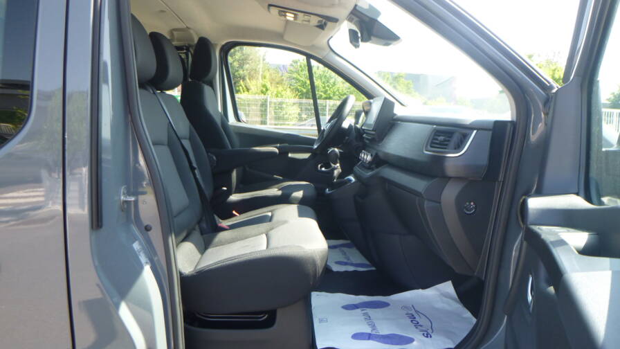 Mandataire Automobile occasion, recherche de Renault Trafic-ca-l1h1-3000-kg-blue-dci-150-edc-confort - E-Motors