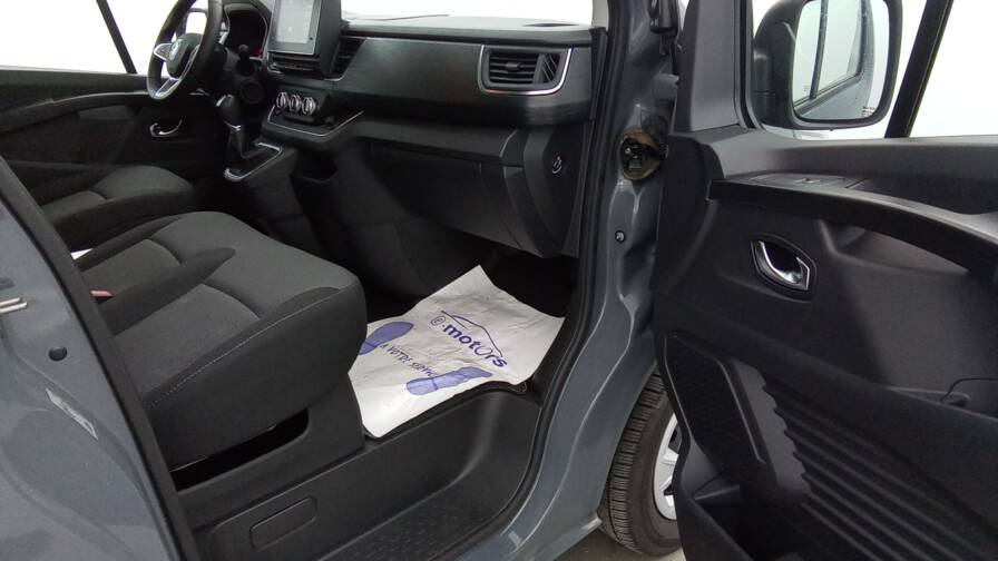 Mandataire Automobile occasion, recherche de Renault Trafic-ca-l1h1-3000-kg-blue-dci-150-edc-confort - E-Motors