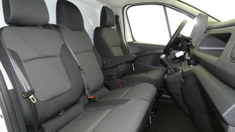 Mandataire Automobile neuf, recherche de Renault Trafic-fourgon-l2h1-3t-blue-dci-130-gsr2-advance - E-Motors