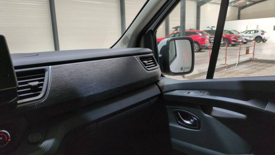 Mandataire Automobile neuf, recherche de Renault Trafic-fourgon-nouveau-l2h1-3t-blue-dci-150-auto-extra-plus-plancher-bois-plus-radars-av - E-Motors