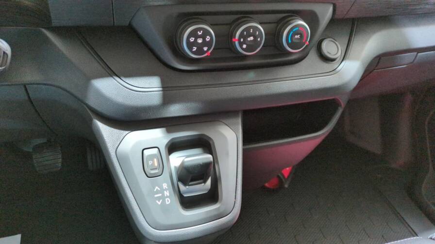 Mandataire Automobile neuf, recherche de Renault Trafic-fourgon-nouveau-l2h1-3t-blue-dci-150-auto-extra-plus-plancher-bois-plus-radars-av - E-Motors