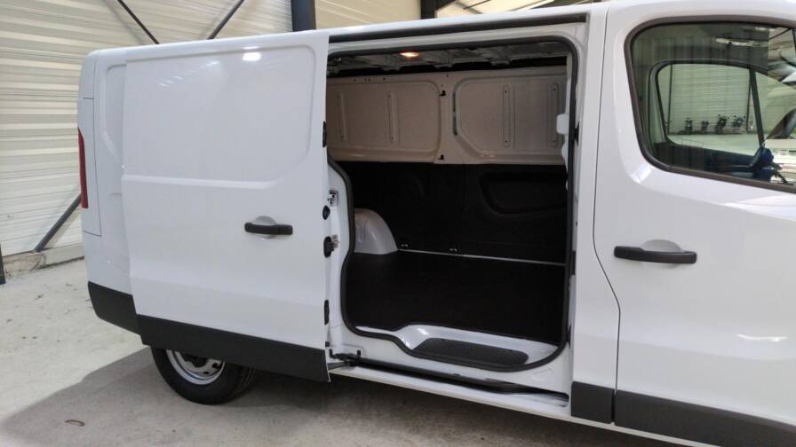 Mandataire Automobile neuf, recherche de Renault Trafic-fourgon-nouveau-l2h1-3t-blue-dci-150-auto-extra-plus-plancher-bois-plus-radars-av - E-Motors