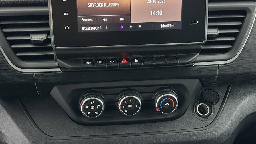 Mandataire Automobile neuf, recherche de Renault Trafic-iii-3-l2h1-3000-2-0-blue-dci-150ch-extra - E-Motors