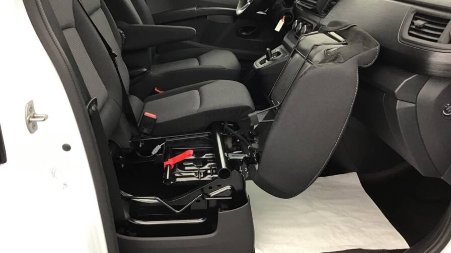 Mandataire Automobile occasion, recherche de Renault Trafic-fgn-l1h1-3t-blue-dci-150-auto-advance4-portes-vul-diesel032025-en-cours - E-Motors