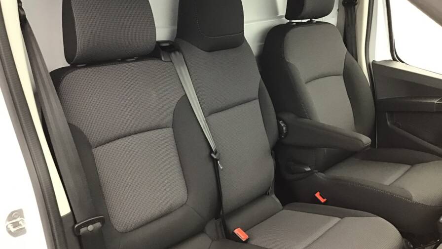 Mandataire Automobile occasion, recherche de Renault Trafic-fgn-l1h1-3t-blue-dci-150-auto-advance4-portes-vul-diesel032025-en-cours - E-Motors