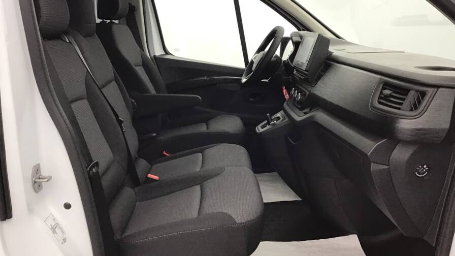 Mandataire Automobile occasion, recherche de Renault Trafic-fgn-l1h1-3t-blue-dci-150-auto-advance4-portes-vul-diesel032025-en-cours - E-Motors