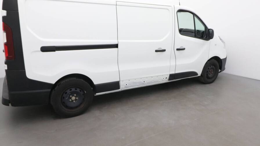 Mandataire Automobile occasion, recherche de Renault Trafic-l2h1-1300-2-0-dci-120ch-grand-confort-s-s-e6 - E-Motors