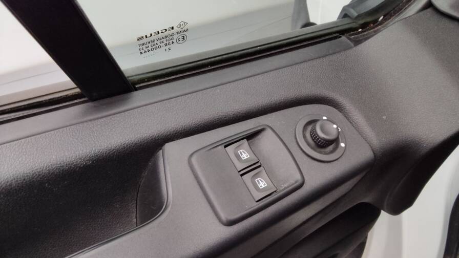 Mandataire Automobile occasion, recherche de Renault Trafic-l2h1-1300-2-0-dci-120ch-grand-confort-s-s-e6 - E-Motors