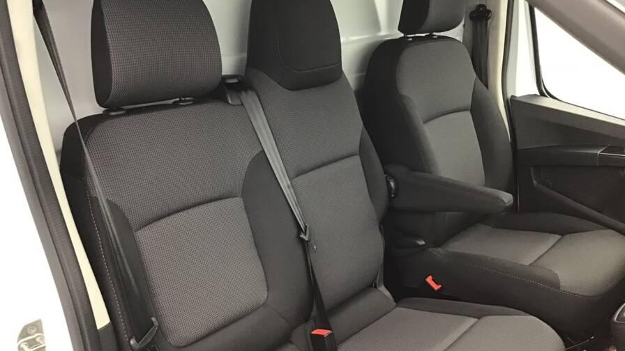 Mandataire Automobile occasion, recherche de Renault Trafic-fgn-l2h1-3t-blue-dci-150-auto-advance4-portes-vul-diesel032025-en-cours - E-Motors