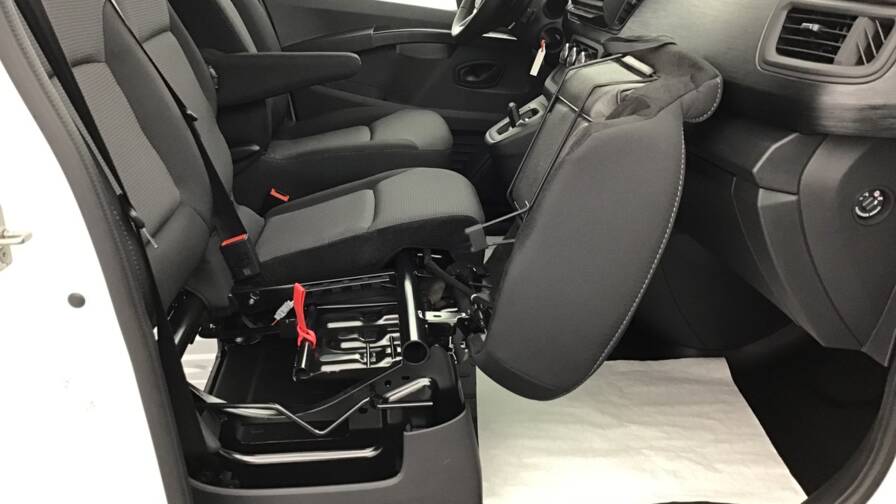 Mandataire Automobile occasion, recherche de Renault Trafic-fgn-l2h1-3t-blue-dci-150-auto-advance4-portes-vul-diesel032025-en-cours - E-Motors