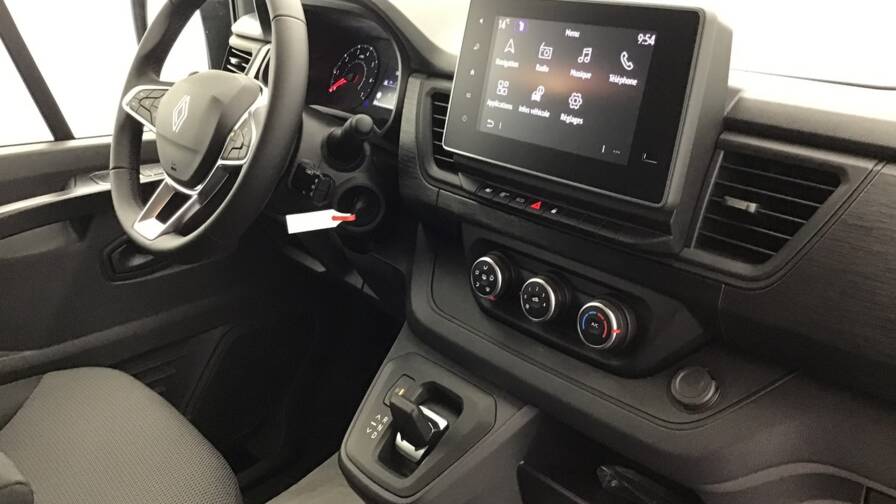 Mandataire Automobile occasion, recherche de Renault Trafic-fgn-l2h1-3t-blue-dci-150-auto-advance4-portes-vul-diesel032025-en-cours - E-Motors