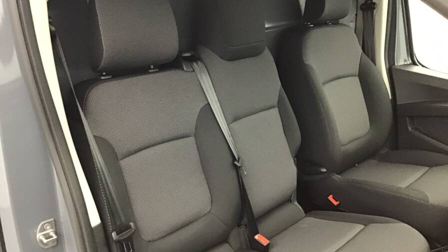 Mandataire Automobile occasion, recherche de Renault Trafic-fgn-l2h1-3t-blue-dci-150-auto-advance4-portes-vul-diesel032025-en-cours - E-Motors