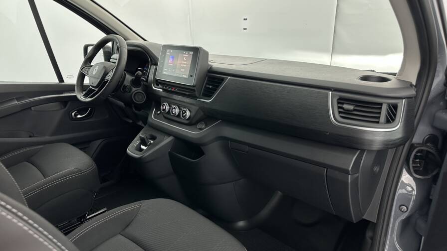 Mandataire Automobile neuf, recherche de Renault trucks Trafic-ca-l2h1-3000-2-0-dci-150ch-red-edition-edc - E-Motors