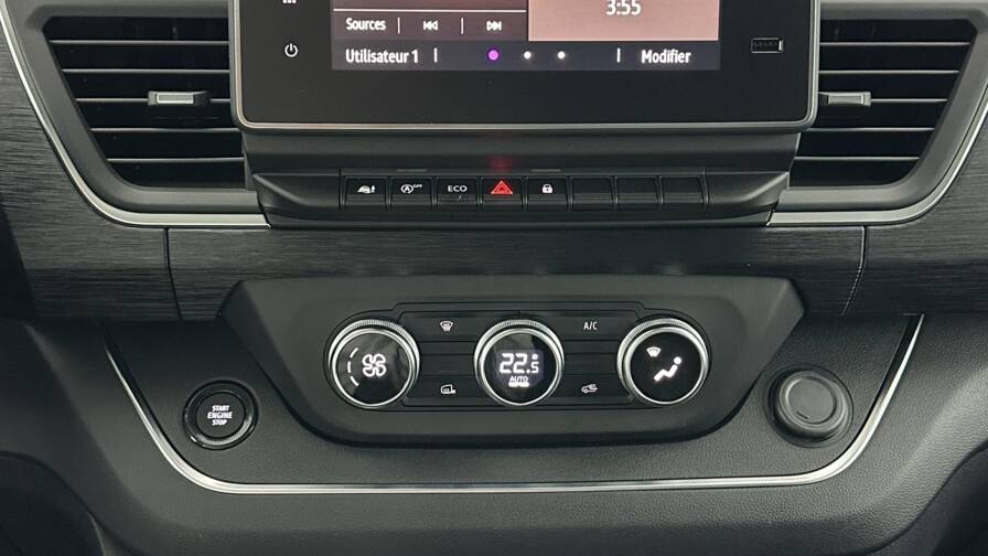 Mandataire Automobile neuf, recherche de Renault trucks Trafic-ca-l2h1-3000-2-0-dci-150ch-red-edition-edc - E-Motors