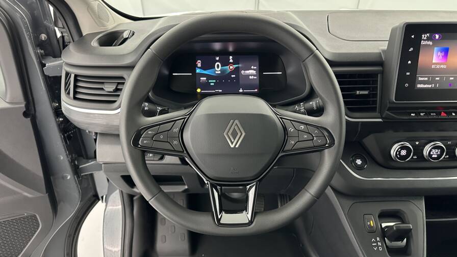 Mandataire Automobile neuf, recherche de Renault trucks Trafic-ca-l2h1-3000-2-0-dci-150ch-red-edition-edc - E-Motors