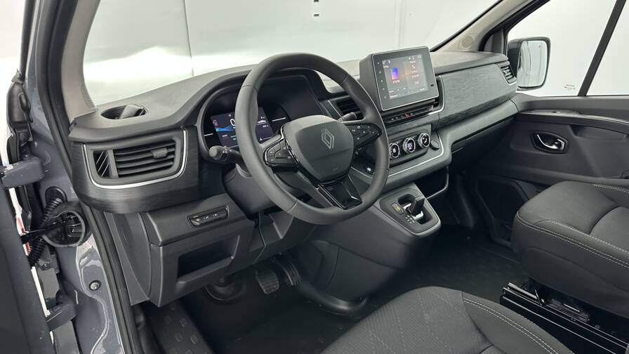 Mandataire Automobile neuf, recherche de Renault trucks Trafic-ca-l2h1-3000-2-0-dci-150ch-red-edition-edc - E-Motors