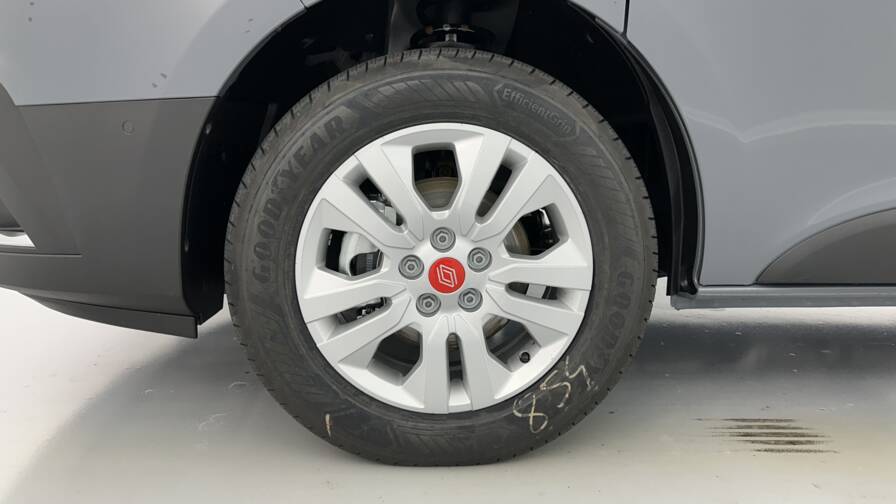 Mandataire Automobile neuf, recherche de Renault trucks Trafic-ca-l2h1-3000-2-0-dci-150ch-red-edition-edc - E-Motors