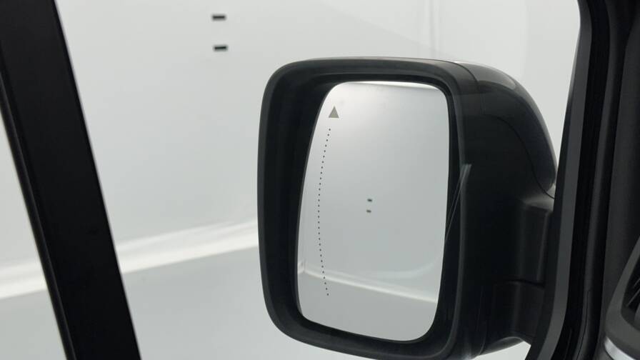 Mandataire Automobile neuf, recherche de Renault trucks Trafic-ca-l2h1-3000-2-0-dci-150ch-red-edition-edc - E-Motors