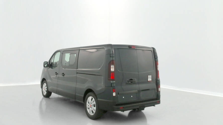 Mandataire Automobile neuf, recherche de Renault trucks Trafic-ca-l2h1-3000-2-0-dci-150ch-red-edition-edc - E-Motors