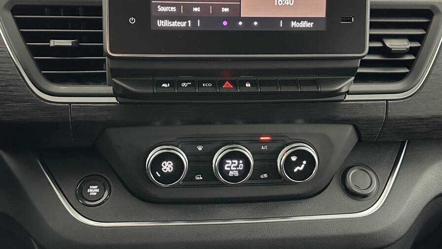 Mandataire Automobile neuf, recherche de Renault trucks Trafic-ca-l2h1-3000-2-0-dci-150ch-red-edition-edc - E-Motors