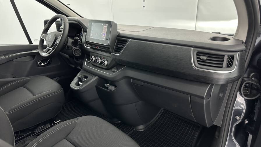 Mandataire Automobile neuf, recherche de Renault trucks Trafic-ca-l2h1-3000-2-0-dci-170ch-red-edition-exclusive-edc - E-Motors