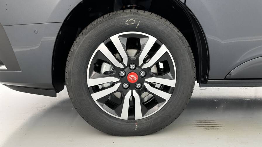 Mandataire Automobile neuf, recherche de Renault trucks Trafic-ca-l2h1-3000-2-0-dci-170ch-red-edition-exclusive-edc - E-Motors