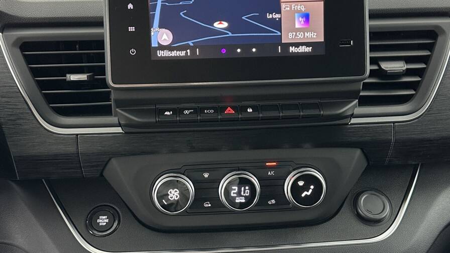 Mandataire Automobile neuf, recherche de Renault trucks Trafic-ca-l2h1-3000-2-0-dci-170ch-red-edition-exclusive-edc - E-Motors