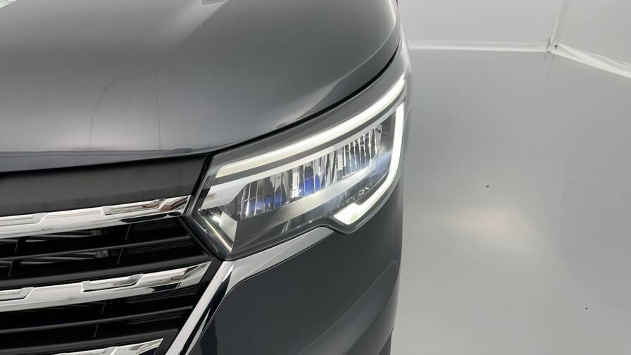 Mandataire Automobile neuf, recherche de Renault trucks Trafic-ca-l2h1-3000-2-0-dci-170ch-red-edition-exclusive-edc - E-Motors