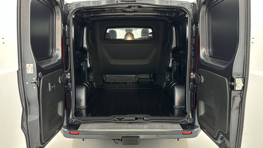 Mandataire Automobile neuf, recherche de Renault trucks Trafic-ca-l2h1-3000-2-0-dci-170ch-red-edition-exclusive-edc - E-Motors