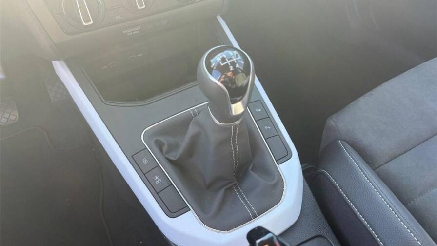 Mandataire Automobile occasion, recherche de Seat Arona-1-0-tsi-95-ch-start-stop-bvm5-urban - E-Motors