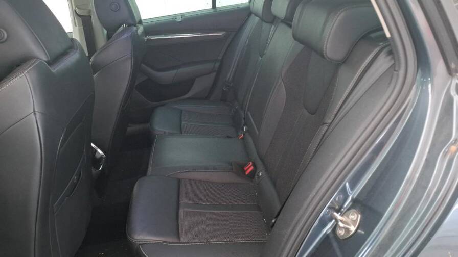 Mandataire Automobile occasion, recherche de Skoda Octavia-combi-tsi-phev-iv-204-dsg6e-style-plus-360-plus-hayon-lectrique - E-Motors