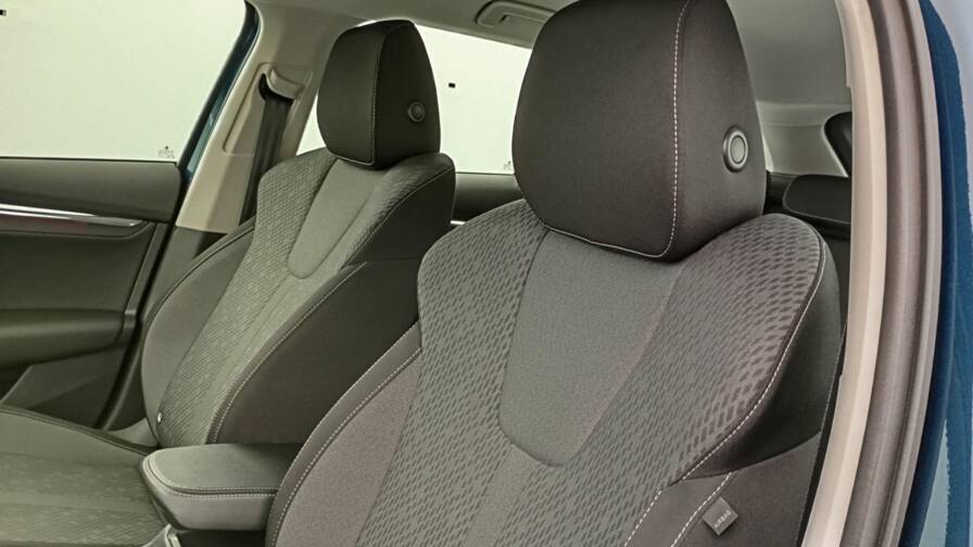 Mandataire Automobile occasion, recherche de Skoda Octavia-combi-1-4-tsi-phev-iv-204-ch-dsg6e-style - E-Motors