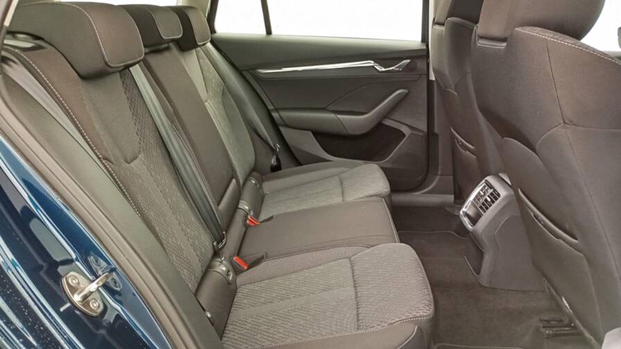 Mandataire Automobile occasion, recherche de Skoda Octavia-combi-1-4-tsi-phev-iv-204-ch-dsg6e-style - E-Motors