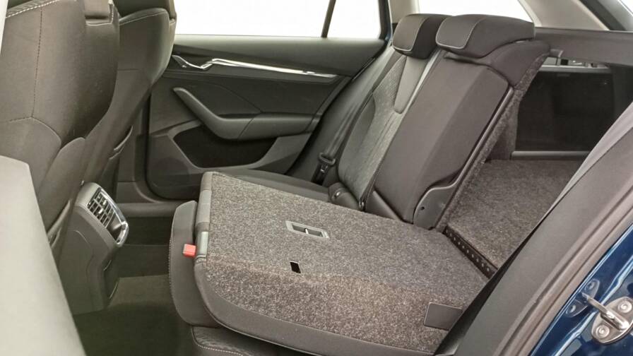 Mandataire Automobile occasion, recherche de Skoda Octavia-combi-1-4-tsi-phev-iv-204-ch-dsg6e-style - E-Motors