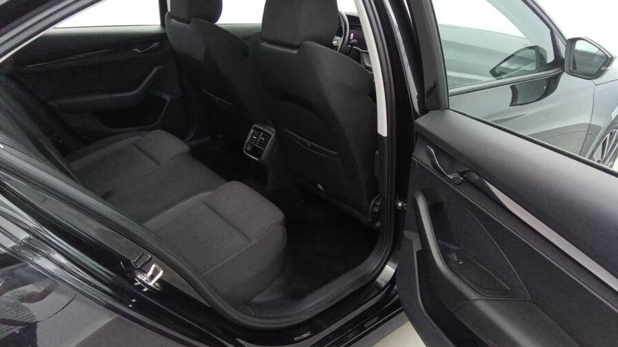 Mandataire Automobile occasion, recherche de Skoda Octavia-1-4-tsi-phev-204-dsg6e-ambition-plus-acc-plus-pdc-av - E-Motors