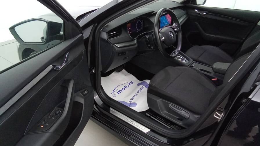 Mandataire Automobile occasion, recherche de Skoda Octavia-1-4-tsi-phev-204-dsg6e-ambition-plus-acc-plus-pdc-av - E-Motors